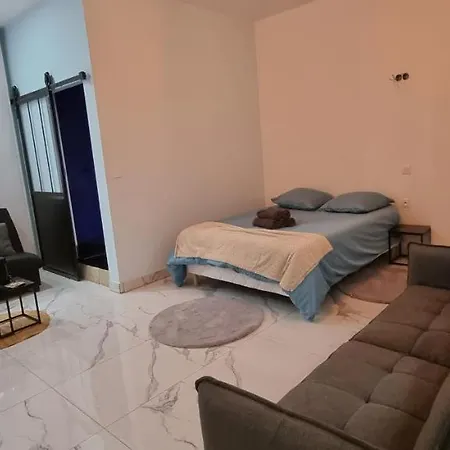 Апартаменты La Via Des Etangs *